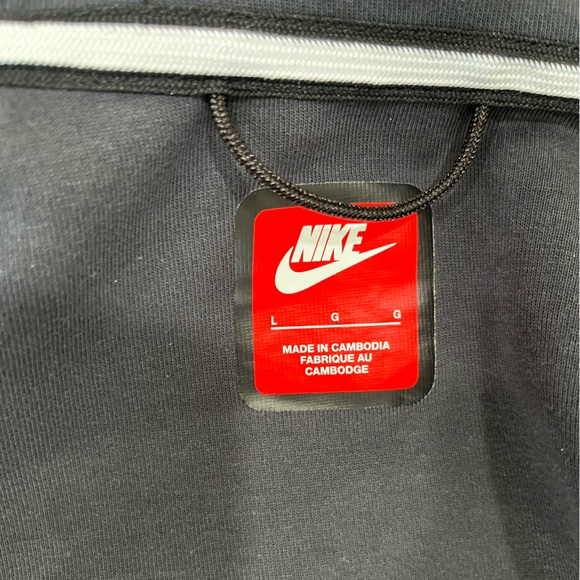 Nike Tech Windrunner fleece Black full zip up - Picture 4 of 7